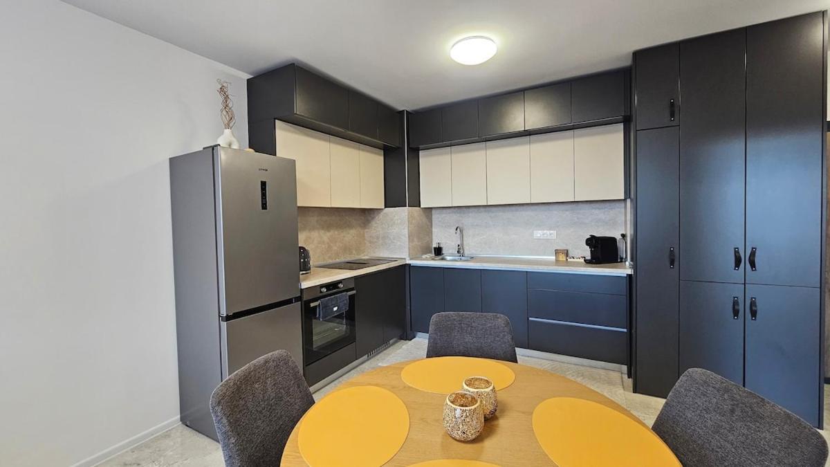 Stylish And Modern 1bdrm Free Private Parking Apartment *